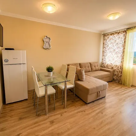 Albena Hills | 2br, Pool & Garden Views Апартамент
