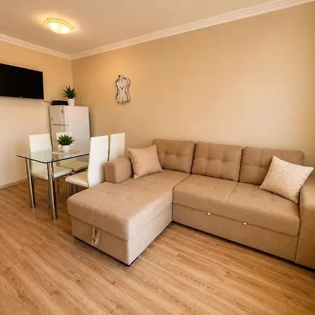 Albena Hills | 2br, Pool & Garden Views Апартамент