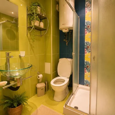 Albena Hills | 2br, Pool & Garden Views Апартамент